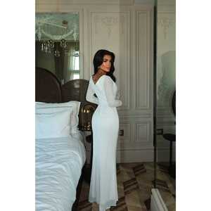 Robe de soirée longue Tamera blanche à manches longues, coupe trapèze, col dégagé, longueur ras du sol, pour soirée formelle, avec décorations de paillettes, disponible en XS - Product Image 1