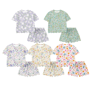 Nouveaux ensembles de shorts pour filles en tissu peigné respirant avec imprimé nœuds floraux personnalisés, bord festonné, en élasthanne/coton - Product Image 1