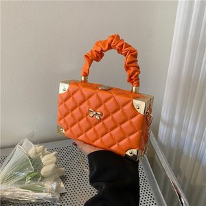 Vendita calda nuovo Designer di medie dimensioni borse in pelle PU per giovani donne carino stile Vintage con catene di decorazione per le ragazze - Product Image 4