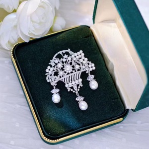 เข็มกลัดแฟชั่นทรงกล่องดอกไม้สไตล์วินเทจ แนะนำโดยเสี่ยวหงซู ประดับมุกน้ำจืดธรรมชาติ สวยงาม - Product Image 3