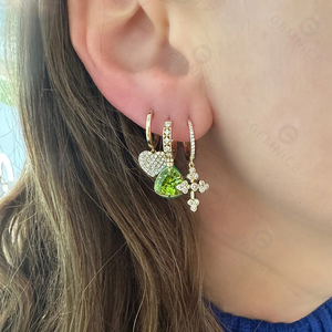 Boucles d'oreilles créoles pendantes Gemnel Gothic Diamond Cross et breloque en argent 925 pavé de diamants pour un accent audacieux et affirmé dans le jeu d'oreilles - Product Image 2