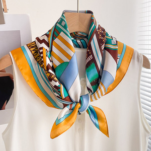 Petit foulard carré en paisley pour femmes, foulard élégant et léger pour toutes les saisons, accessoire de mode - Product Image 2