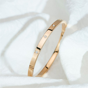 Venta caliente japonesa y coreana 18K oro rosa titanio acero pulsera mujer Amor mismo <span class=keywords><strong>estilo</strong></span> pareja Ginny estrecho clásico Brac - Product Image 2