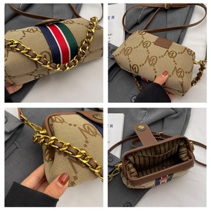 2025년 여성용 럭셔리 디자이너 미니 핸드백, 십자 모양 체인 실 장식과 레터링 디테일이 돋보이는 저렴한 가격의 깜찍한 소형 크로스백 - Product Image 4