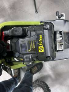 Motocicleta Eléctrica Todoterreno Surron Light Bee X, 60V40Ah, Motor Central de 6kW, Velocidad Máxima de 75km/h, Cuadro de Aleación de Aluminio, Motor Eléctrico Todoterreno - Product Image 2