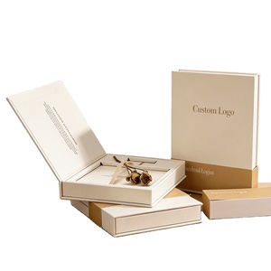 Caja de Regalo Magnética de Cartón Rígido Eva con Logotipo Personalizado para Tarjetas Deportivas - Product Image 1
