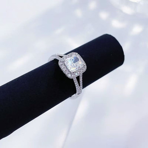 Elegante <span class=keywords><strong>Anillo</strong></span> de Diamante Cultivado en Laboratorio con Corte Cuadrado Pequeño y Punta en V de Cuatro Puntas, Platino PT950, Joyería Fina para Mujer, <span class=keywords><strong>Anillo</strong></span> de Compromiso, Boda, Nupcial - Product Image 2