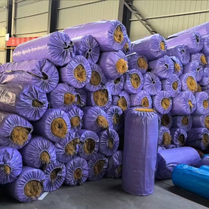 Gros rouleau de paille en plastique ignifugé de couleur personnalisée rouleau d'herbe de chaume artificielle pour décorations de toiture - Product Image 1