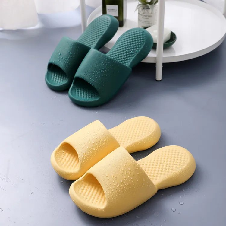 2023 nuovo all'ingrosso multi-colore pantofole da bagno abbinate alla moda personalizzate pantofole comode leggere a basso prezzo