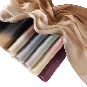 Écharpe en satin de soie pour homme, 180 cm, peinte à la main, dégradé de couleurs, avec strass thermocollés, scintillante, polyvalente, douce, soyeuse et fine - Product Image 1