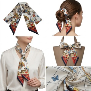 Écharpe en soie fine, sac fourre-tout et nœud tour de cou, à motifs géométriques ethniques éclectiques, couleur crème - Product Image 1