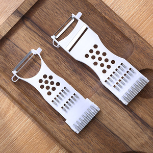 Coupe-légumes multifonctionnel pour cuisines domestiques : râpe à pommes de terre, râpe à radis, trancheuse à concombre et éplucheur manuel. - Product Image 2