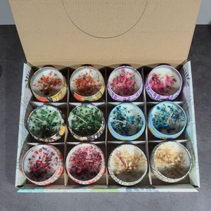 Set Regalo di Candele Profumate in Barattolo di Latta Personalizzato di Lusso, Candela in Cera di Soia Premium OEM con Fiori Secchi per il Mercato del Medio Oriente - Product Image 5
