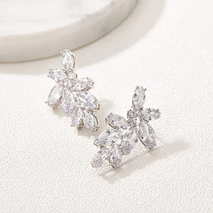 Boucles d'oreilles pendantes en zircon floral AAA pour femmes, bijoux en alliage classiques, élégants et à la mode - Product Image 6