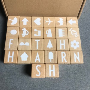 Blocs carrés en bois de hêtre 26 lettres de l'alphabet imprimées grands cubes - Product Image 3