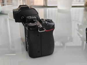 Cámara Digital Usada Z50 sin Espejo con Sensor APS-C de 20.9MP, Video 4K y Wi-Fi - Product Image 3