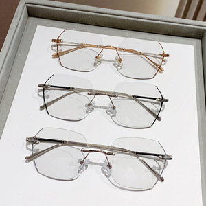 Lunettes photochromiques sans monture J408 anti-lumière bleue pour femmes, en alliage de cuivre, verres PC à changement de couleur, pour myopes - Product Image 4