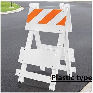 Barrière pliante en acier entièrement assemblée et prête à l'emploi avec panneaux réfléchissants orange et blanc haute intensité - Product Image 6