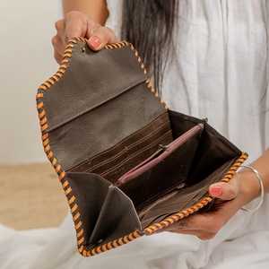 LW Western Style Hair On Hide Brown Tooled Fur Leather Clutch Mujeres Diseñado Monedero Venta caliente Tooled Leather Cartera única - Product Image 2