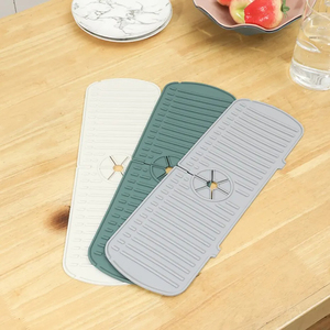 Al por mayor Protector de encimera de silicona para cocina y baño, con alfombrilla antisalpicaduras y escurridor de esponjas, para accesorios de baño - Product Image 3