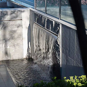 Schwimmbad-Wasserfall Gartenwasserfall Brunnen Wasservorhang Künstlicher Springbrunnen mit LED-Licht zur Dekoration - Product Image 6