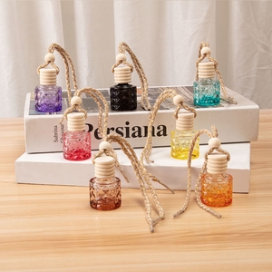 Offre Spéciale – Mini Bouteille de Parfum Suspendue pour Voiture en Verre Transparent Vide de 8 ml – Diffuseur d'Air Parfumé - Product Image 1