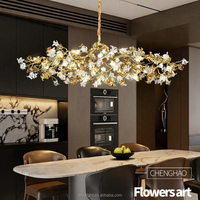 Lustre en cristal avec cadre entièrement en cuivre, lampe en forme de fleur, décoration d'intérieur, lustre de luxe sur mesure, fabrication de lustres