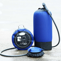 TRAIL SOUL Sac de douche de camping portable avec pompe à pression, matériau PVC, capacité 5L, bleu/gris, option de logo personnalisé pour une utilisation en extérieur