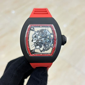 Une nouvelle montre sport pour homme, tendance, haut de gamme, de qualité supérieure, avec réserve de marche, bracelet en caoutchouc, étanche et squelettée, à mouvement mécanique. - Product Image 1