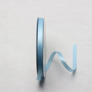 ริบบิ้นโพลีเอสเตอร์สีพื้นสองด้านแบบกำหนดเอง สำหรับห่อของขวัญและตกแต่ง - Product Image 1