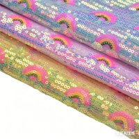 Tissu léger en maille de satin tricoté brodé à sequins de 3 mm imprimé arc-en-ciel pour robes de filles, sacs, chaussures, jupes de mariage, jouets