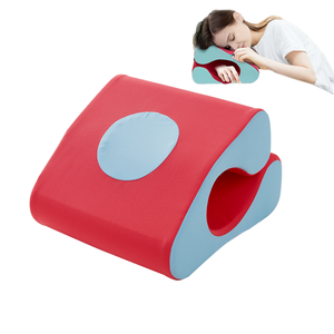 Coussin de bureau rouge pour la sieste, en mousse de silicone 6D, soutien cervical orthopédique, conception anti-pression avec repose-bras - Product Image 1