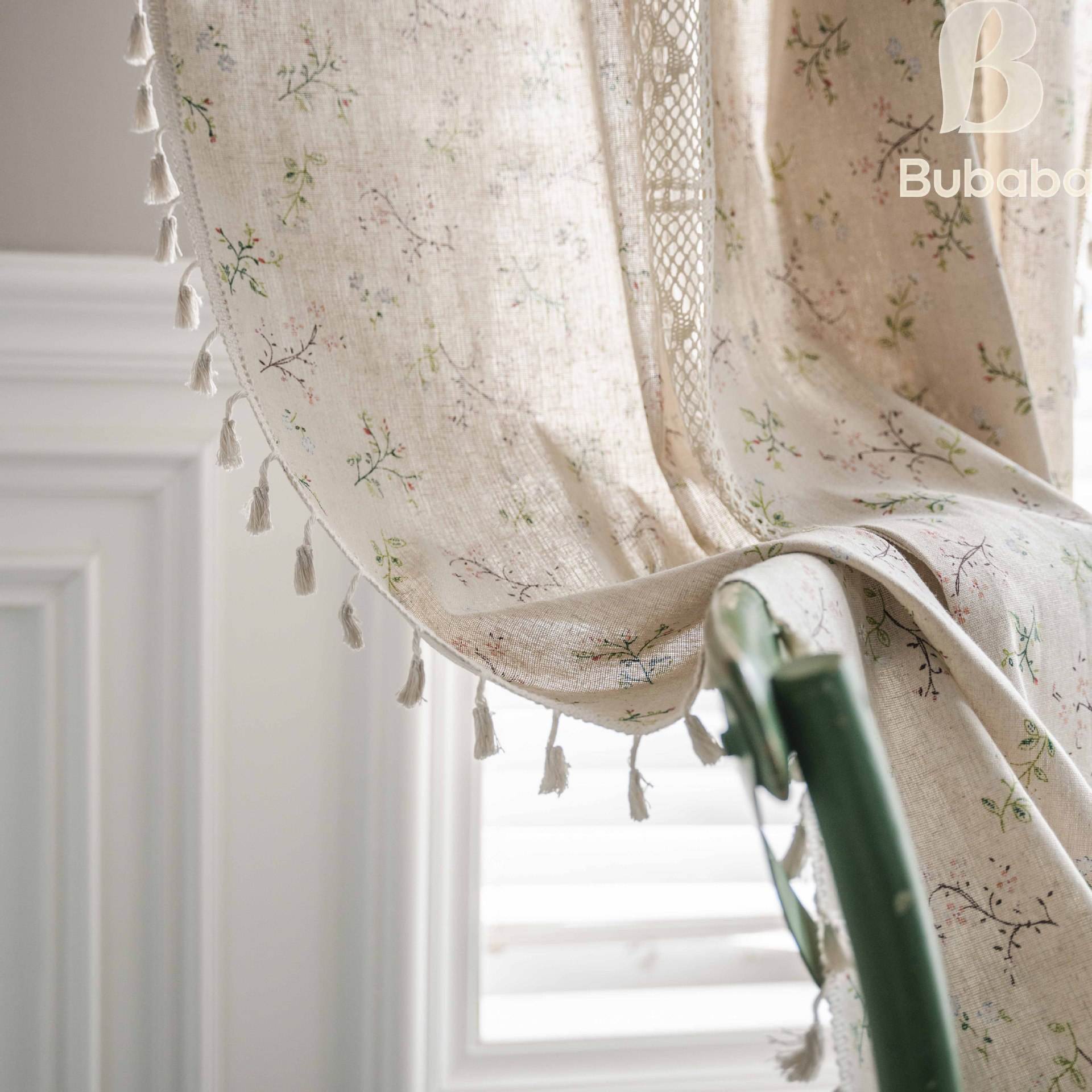 Fleurs en soie crochetées beige.