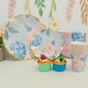 ชุดอุปกรณ์จัดงานเลี้ยงสำหรับเด็กผู้หญิง DAMAI Spring Tea ลายดอกไม้ จานลายดอกไฮเดรนเยียสีฟ้า กุหลาบแดง ภาชนะใช้แล้วทิ้ง แก้วกระดาษ ผ้าเช็ดปาก - Product Image 1