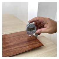 Beliebtes Design Mehr dimensionale feuerfeste selbst klebende Fliesen Holzmaserung Boden aufkleber LVT Luxus Vinyl fliesen PVC-Platten boden