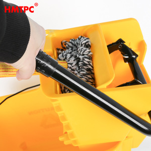 Seau à pression latérale HMTPC 30L avec roulettes, jaune, pour usage domestique et commercial - Product Image 4