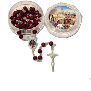 <span class=keywords><strong>Rosario</strong></span> <span class=keywords><strong>de</strong></span> madera Cuentas <span class=keywords><strong>de</strong></span> 6MM Papa León XIV Pétalos <span class=keywords><strong>de</strong></span> rosas rojas Perfumado Misericordia Católica Cruz cristiana Colgante Collar con cuentas y cajas - Product Image 1