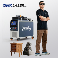 Machine de nettoyage au laser pulsé portable DPL-300W-MC pour l'élimination de la peinture, de la rouille sur le bois et sur les métaux, ainsi que des films d'huile et d'oxyde.