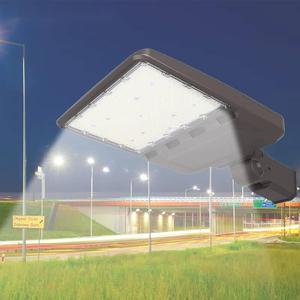 Lampadaire LED 60W 150W 200W, étanche IP66, haute efficacité lumineuse, cellule photoélectrique crépuscule-aube, éclairage extérieur pour parking - Product Image 1