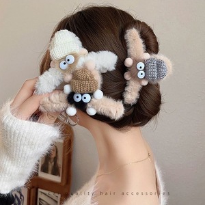 Mignonne pince à cheveux en peluche en forme de boule de charbon, grande taille, style Instagram, pince à cheveux pompon, pince requin, adorable et moelleuse - Product Image 2