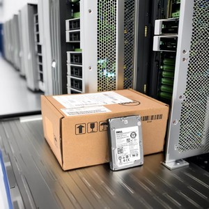 Disque dur interne 2,5 pouces de qualité professionnelle, 2,4 To, 10K RPM, SATA 12 Gbps, 512e, compatible transfrontalier - Product Image 2