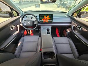 Leapmotor C10 EREV 2024 d'occasion, 210 LiDAR LHD, 210 km d'autonomie EV, Orin-X Smart Drive, 1190 km d'autonomie longue portée, toit ouvrant panoramique, NOIR sur VIOLET - Product Image 4