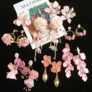 gefälschte nägel edelstein Suppliers-Übertriebene rosa Spitze gefälschte Blüten blätter Quaste Blume Spitze Ohrringe Frauen