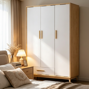Armoire blanche moderne avec poignées en laiton, portes battantes à panneaux plats, design scandinave, armoire de rangement autoportante pour chambre à coucher - Product Image 1