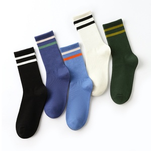Chaussettes rouges à logo R Respect, tricotées jacquard, style décontracté, pour le printemps - Product Image 6
