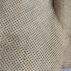 ม้วนหวายก้างปลากึ่งฟอกขาวคุณภาพสูงใช้สำหรับเฟอร์นิเจอร์ตกแต่งและงานฝีมือทำให้ห้องนั่งเล่นมีความทนทาน - Product Image 1