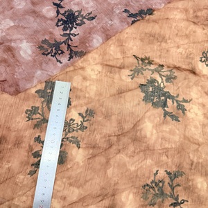 Tissu imprimé chinois 100 % polyester, crêpe de chiffon tissé, respirant et doux <span class=keywords><strong>pour</strong></span> la peau, idéal <span class=keywords><strong>pour</strong></span> les accessoires textiles de maison et les vêtements <span class=keywords><strong>pour</strong></span> filles - Product Image 4