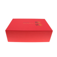 Boîte cadeau rigide pliable magnétique avec laminage mat rouge, revêtement UV, estampage à chaud doré, gaufrage, recyclable, personnalisée, de qualité supérieure