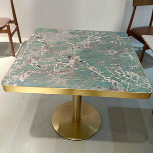 Plateau de table de restaurant carré en marbre fritté avec bord en alliage d'aluminium doré, mobilier de salle à manger contemporain et moderne - Product Image 1