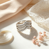 Glitzernder Pavé-Zirkonia-Ring mit Rhodium-Weißgold-Beschichtung, Fächerförmiger Muscheldesign, Breiter Damenring für Hochzeit, Geburtstag und Jubiläum